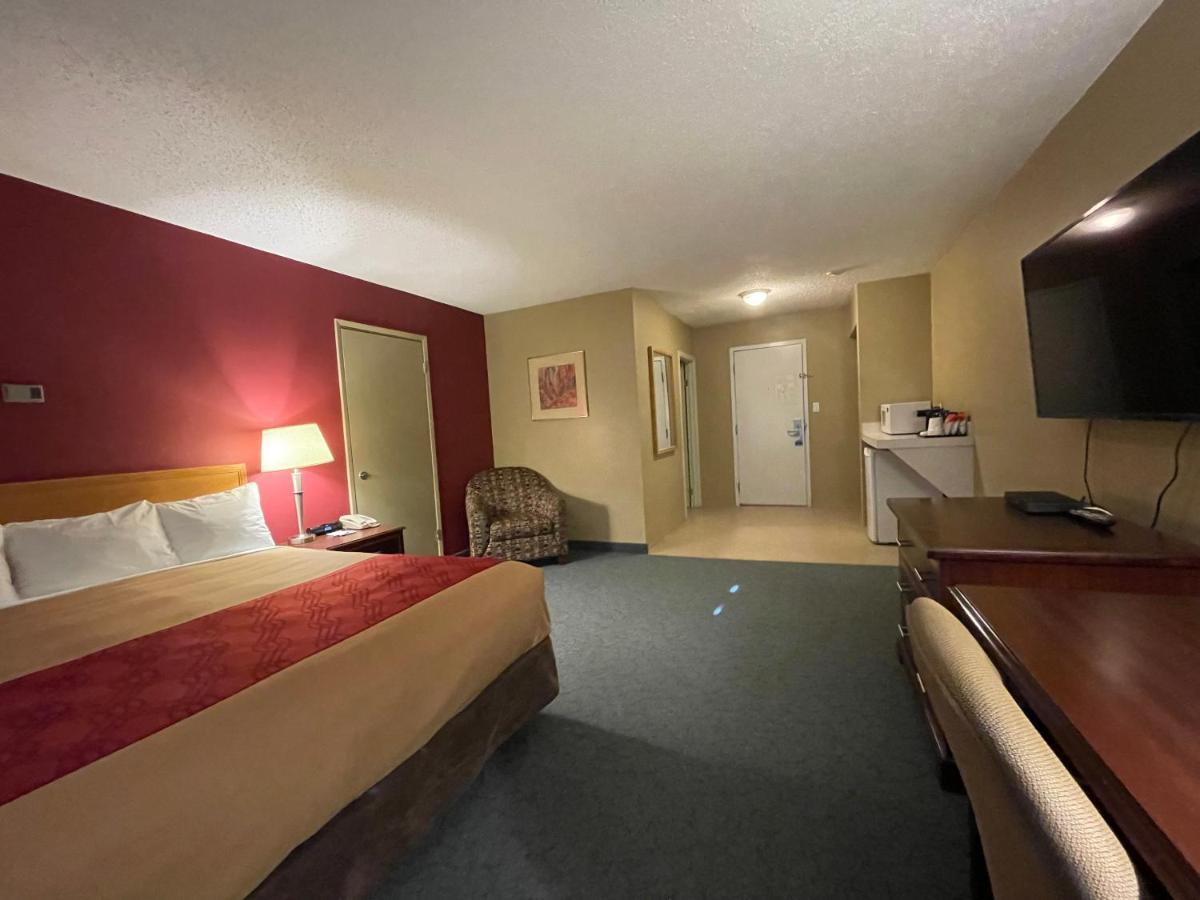 Travelodge By Wyndham Fort St John Fort St. John Exterior photo