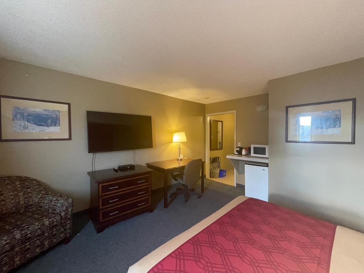 Travelodge By Wyndham Fort St John Fort St. John Exterior photo