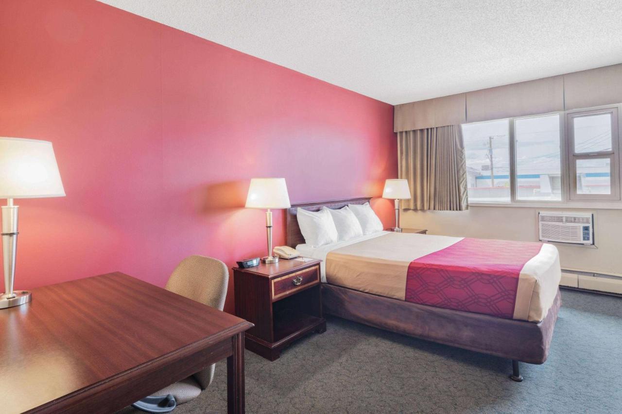 Travelodge By Wyndham Fort St John Fort St. John Exterior photo